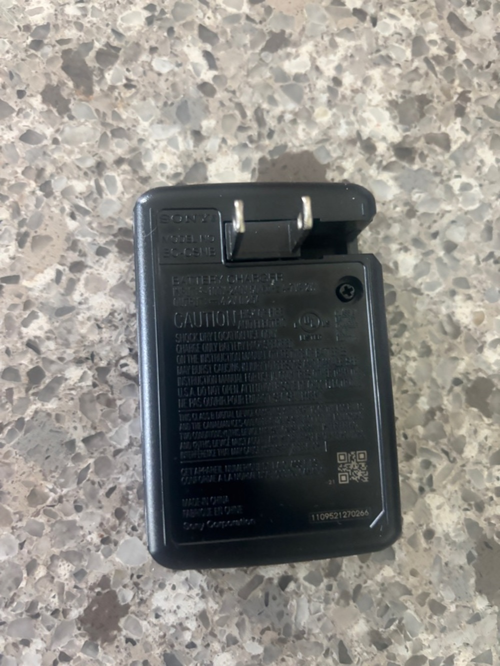 Sony rechargeable NP-BN1 Battery with wall charger - Picture 3 of 5